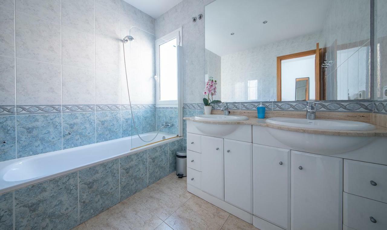 Villa Med Sitges Bagian luar foto
